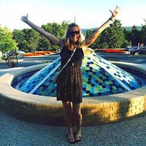 Meet your Posher, Hillary